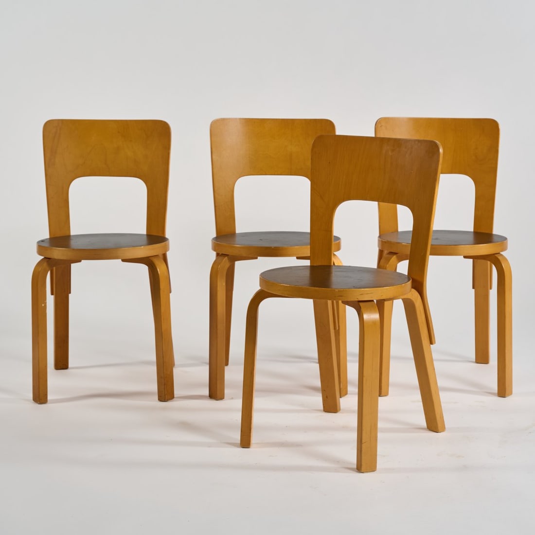 Alvar Aalto, Four chairs '65', 1932/33 (design): <p>H. 77 x 38 x 44 cm. <br />Artek, Helsinki, 1960s/70s. <br />Birch wood, birch plywood, linoleum, black.</p><hr><p>Literature:</p><p>Exh. cat. Alvar A