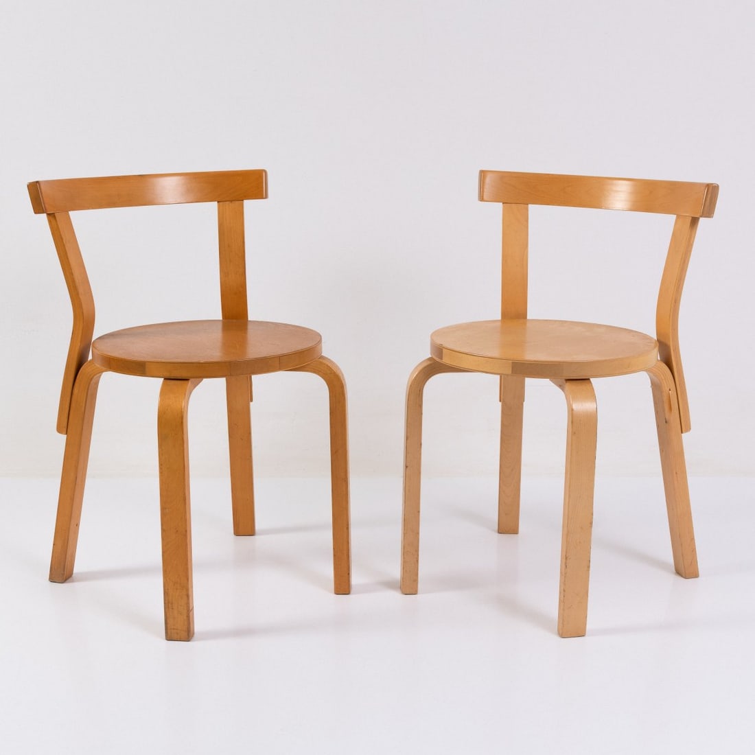 Alvar Aalto , Two chairs '68', 1935 (design) (1 of 4)