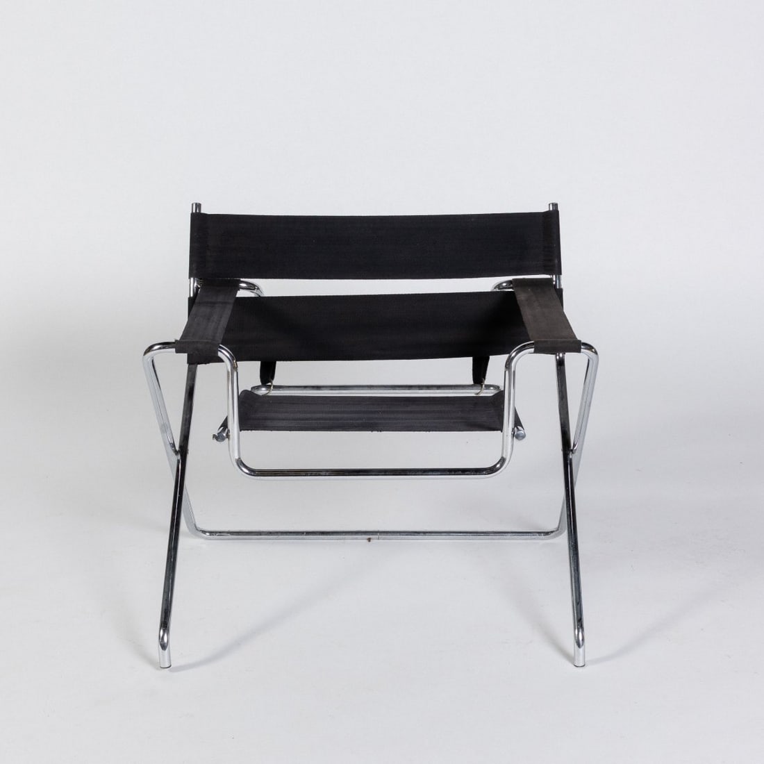 Marcel Breuer, Folding chair 'D4', 1927 (design): <p>H. 72 x 78 x 64 cm. <br />Tecta, Lauenf&ouml;rde, from 1981. <br />Nickel-plated steel tubing, black iron yarn covering. <br />Marked: hanging label with Bauhaus logo.&l