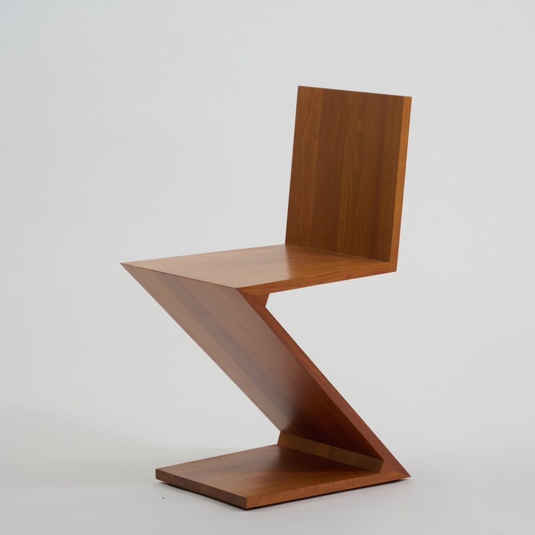 Gerrit Rietveld, Chair 'Zig Zag', 1932-34 (design): <p>H. 74.5 x 37.5 x 43.5 cm. <br />Cassina, Milan. <br />Cherry wood. <br />Marked: Manufacturer's mark, 4584 (embossed), facsimile signature