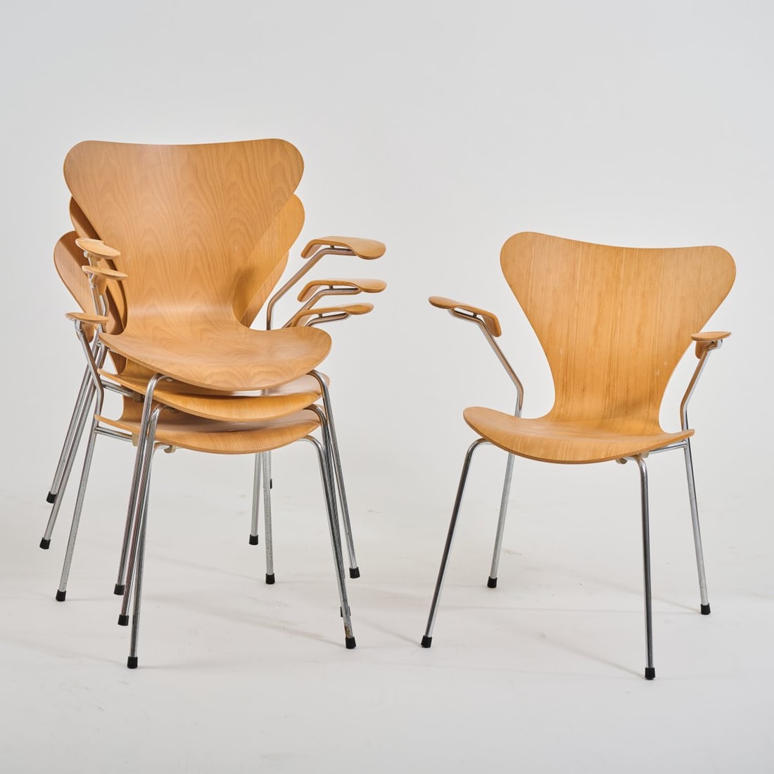 Arne Jacobsen, Four armchairs '3207', 1955 (design): <p>H. 77 x 61 x 50 cm. <br />Fritz Hansen, Aller&oslash;d, 1992. <br />Plywood with beech veneer, chrome-plated metal tubing. <br />Marked: Manufacturer's stamp and