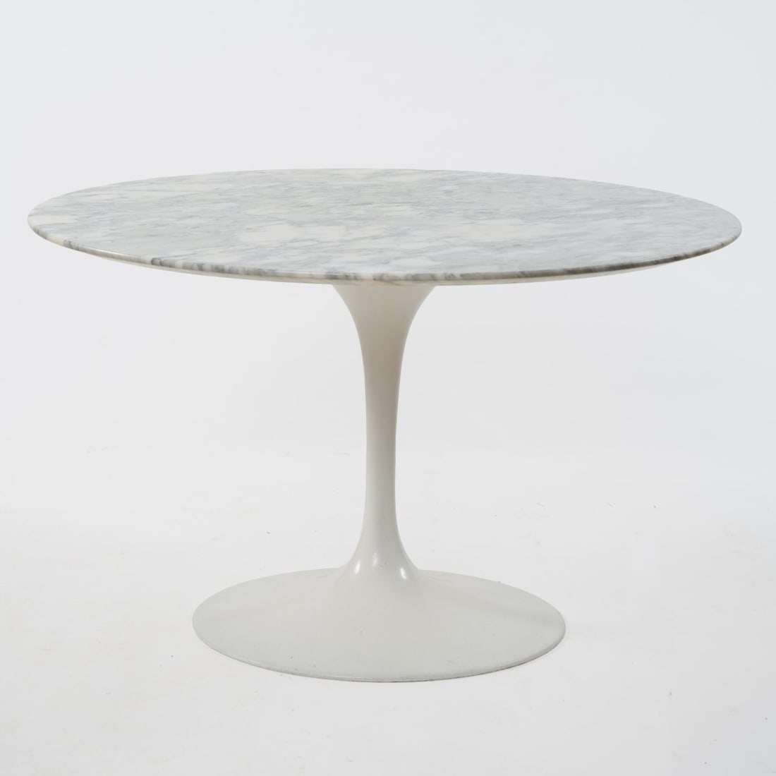 Eero Saarinen , Dining table 'Tulip' - '164', 1956-57 (design): <p>H. 72.5 cm, &Oslash; 125.5 cm. <br />Knoll International, New York. <br />Die-cast aluminum, plywood, white lacquer, white-gray marble top. <br />Marked: Manufacturer's 