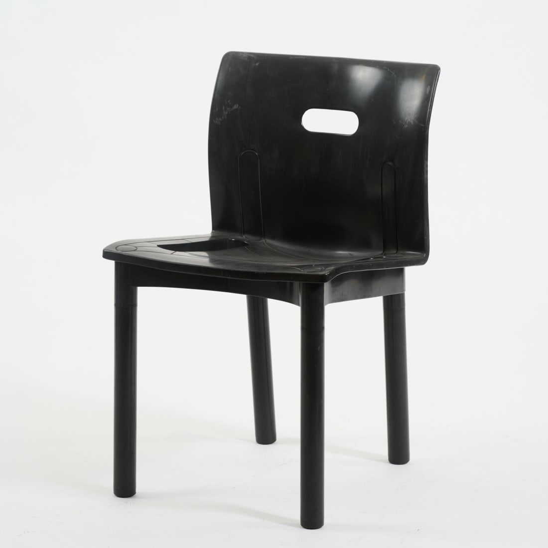 Anna Castelli Ferrieri, Chair '4870', 1985 (design): <p>H. 76 x 45.5 x 49 cm. <br />Kartell, Noviglio. <br />Plastic, black. <br />Marked: Manufacturer's mark (embossed).</p><hr><p>Literature:</p><p>