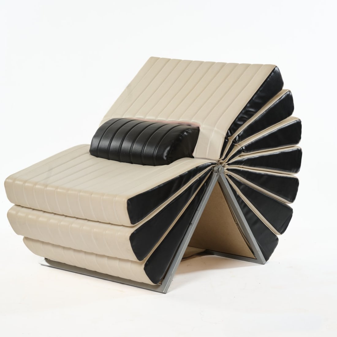 Gruppo DAM; Roberto Giulio Rida; Carlo Colombo; Enzo Frateili, Seat object 'Libro', 1970 (design) (1 of 6)