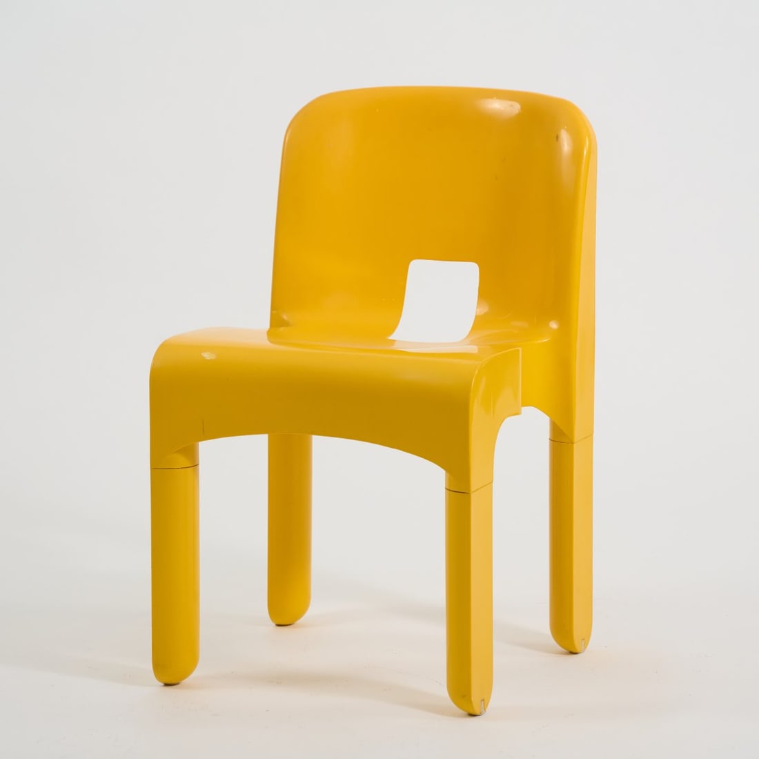 Joe Colombo, Chair 'Universale' - '4869', 1967 (design): <p>H. 72.5 x 43 x 40.5 cm. <br />Kartell, Noviglio. <br />Plastic, yellow. <br />Marked: Manufacturer and designer's information