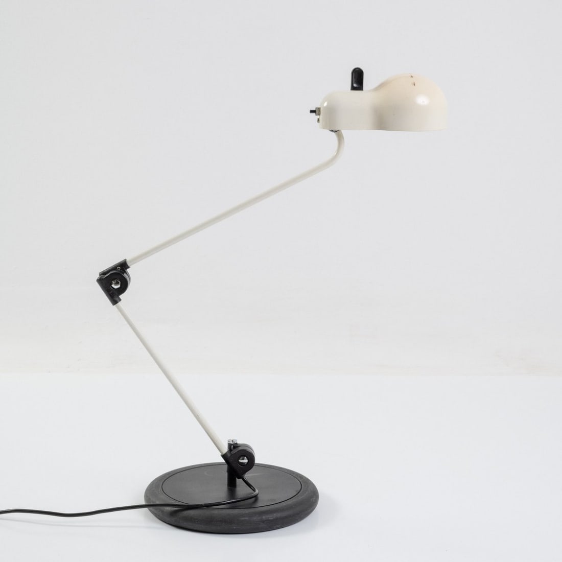 Joe Colombo, Task light 'Topo', 1970 (design): <p>L. 106 cm (max.). <br />Stilnovo, Milan.<br />Tubular metal, sheet metal, enameled white, black plastic.?Marked: Manufacturer's mark, manufacturer's