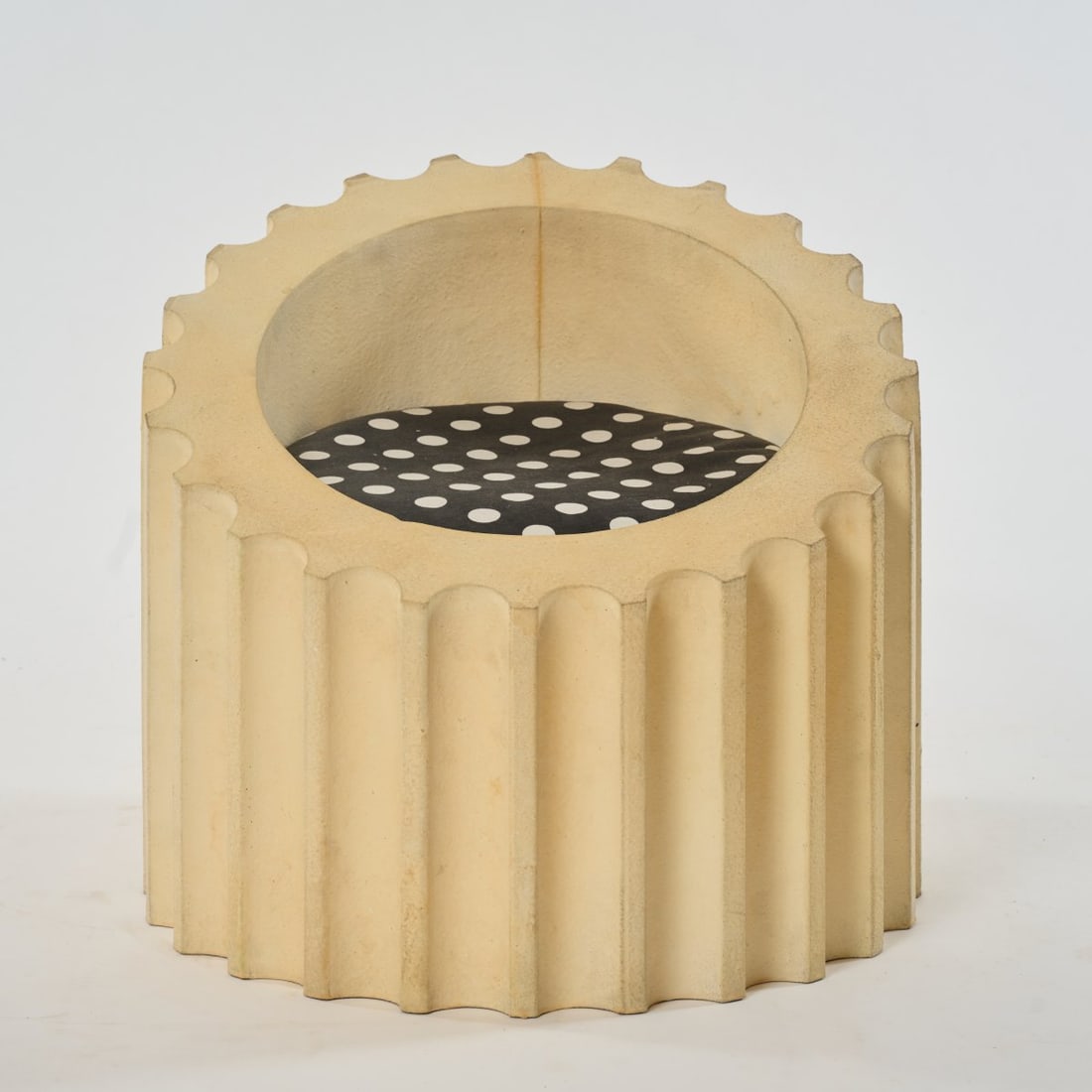 Studio 65; G. Arnaudo; A. M. Rachetta;F. Audrito; A. Sampaniotis; F. Tartaglia, Stool 'Attica', 1972: <p>H. 63.5 cm, &Oslash; 68 cm. <br />Gufram, Balangero. <br />Polyurethane foam, lacquered with white Guflac, black and white textile