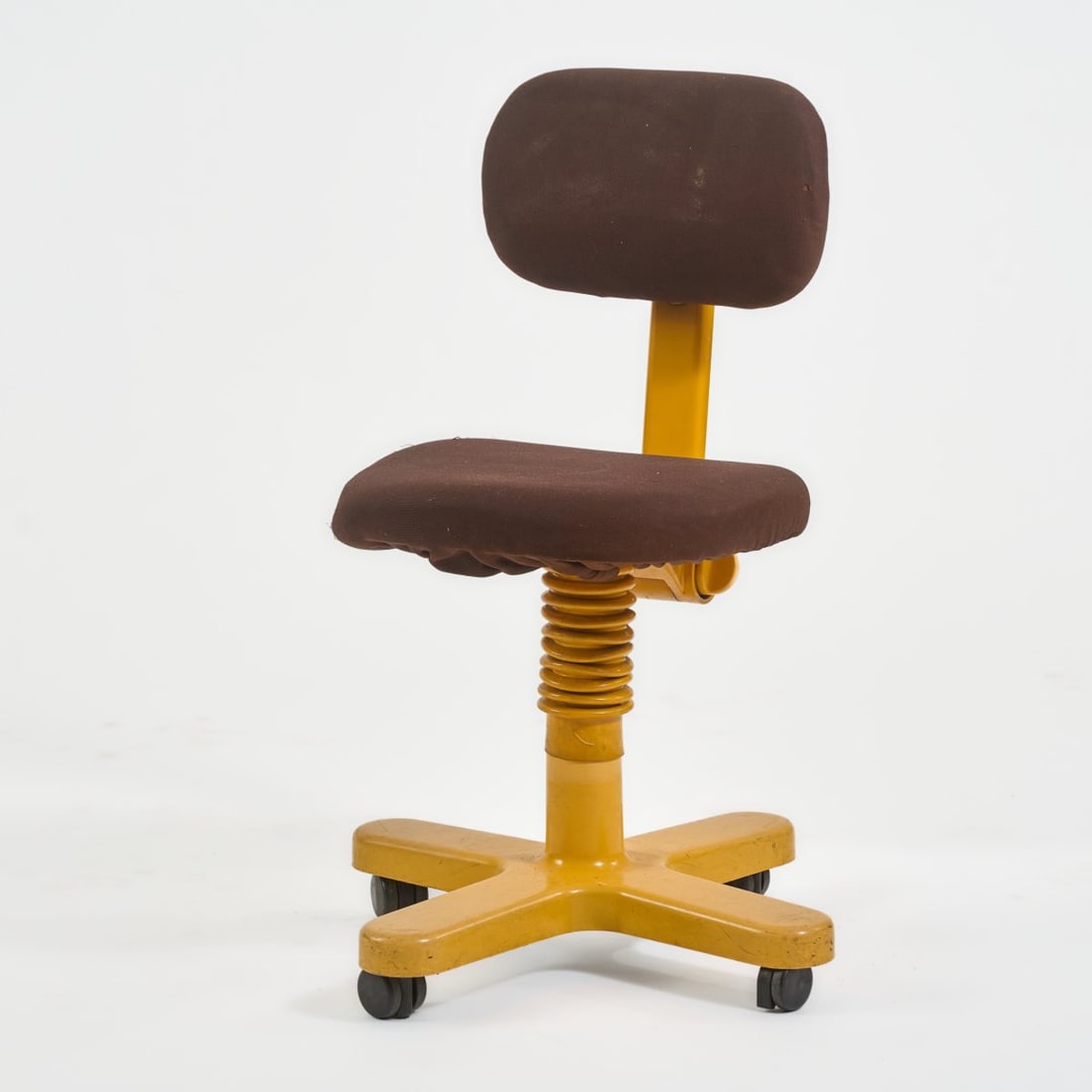 Ettore Sottsass; Perry A. King, Swivel chair 'Synthesis 45', 1973 (design): <p>H. 81 (max.) x 42 x 46 cm. <br />Olivetti, Ivrea. <br />Yellow plastic, brown textile cover. </p><hr><p>Literature:</p><p>Labaco, Ettore Sottsass, Ar