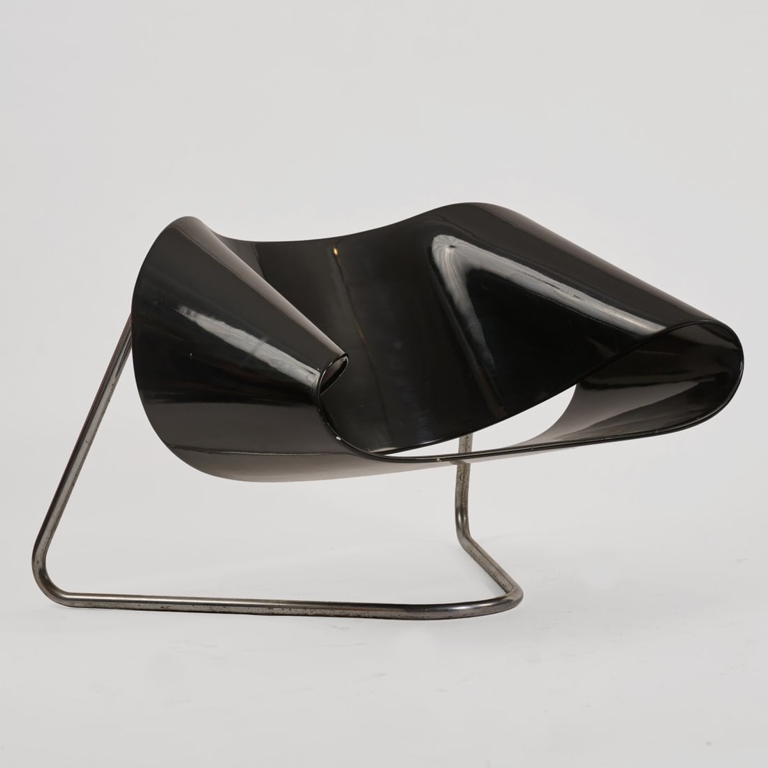 Franca Stagi; Cesare Leonardi, 'Ribbon chair', 1961 (design): <p>H. 67 x 95 x 78 cm. <br />Bernini, Carate Brianza, 1961-69. <br />Tubular metal, chrome-plated, fiberglass-reinforced polyester shell, black,