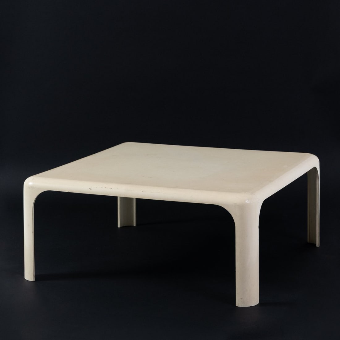 Vico Magistretti, Side table 'Demetrio 70', 1966 (design): <p>H. 31 x 70 x 70 cm. <br />Artemide, Milan. <br />Plastic, white. <br />Marked: Designer and manufacturer's information (embossed).</p><hr><p>Literature:<
