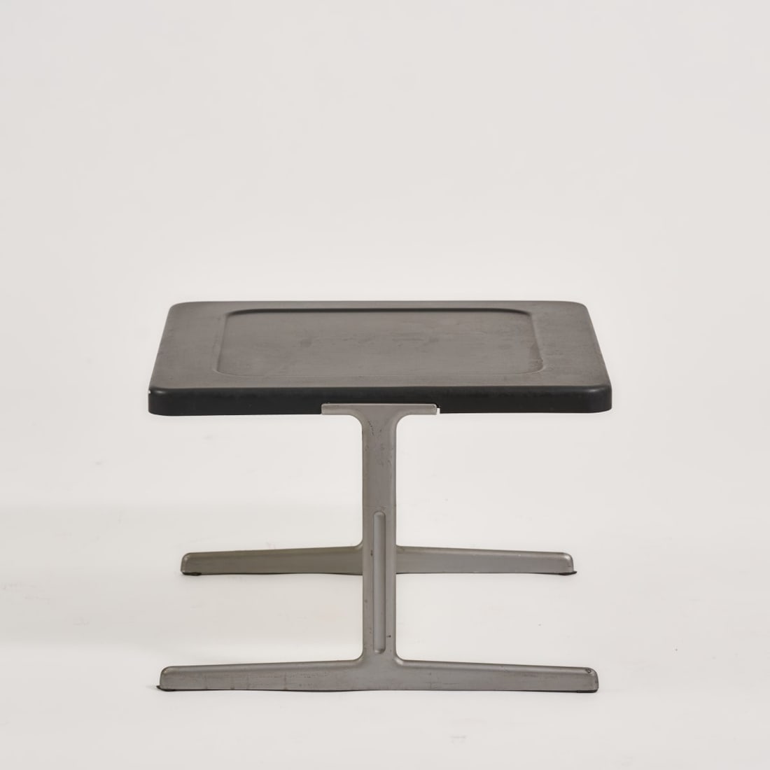 Dieter Rams, Side table '601', 1960 (design): <p>H. 35.5 x 52 x 59 cm. <br />Vitsoe &amp; Zapf, Kronberg. <br />Cast aluminum, wood, black lacquer, plastic, black.</p><hr><p>Literature:</p><p>Kl