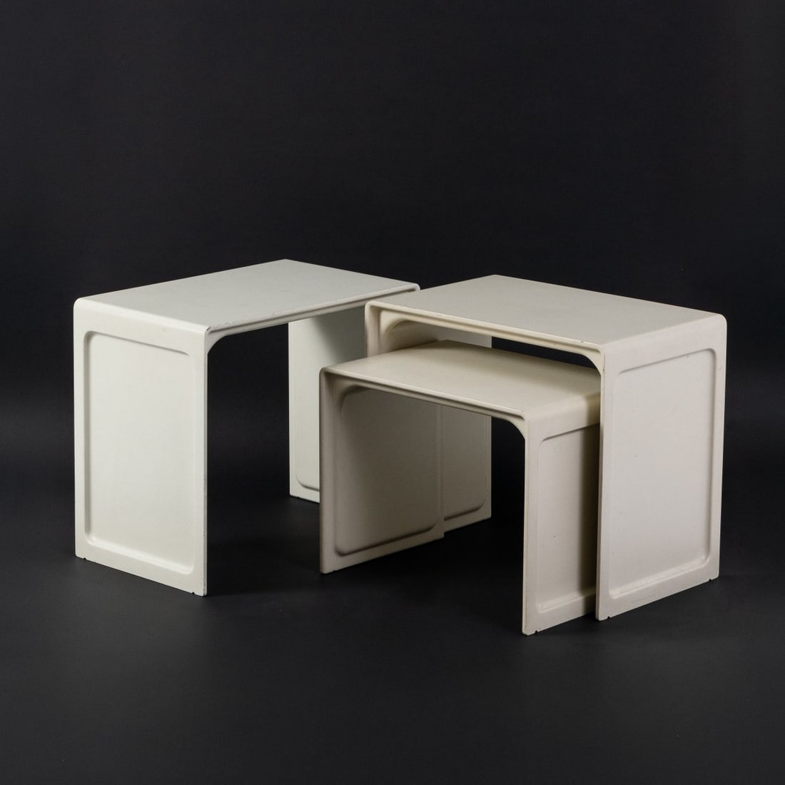 Dieter Rams, Three side tables '621', 1962 (design): <p>H. 36-45 x 46-52 x 30-32 cm. <br />Vitsoe &amp; Zapf, Kronberg. <br />Plastic, lacquered grayish-white.</p><hr><p>Literature:</p><p>Klemp,
