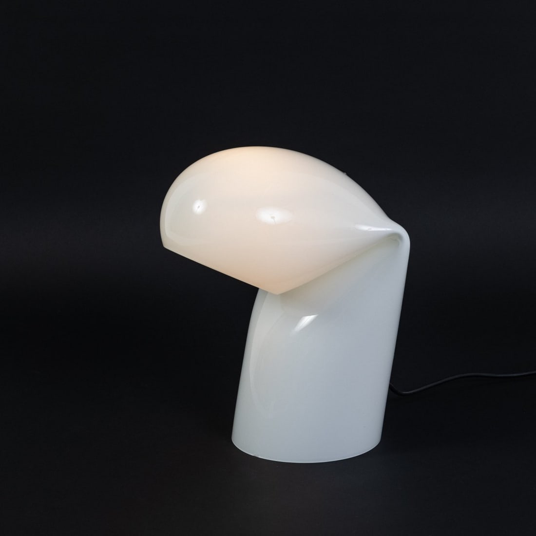 Gino Vistosi, Table light 'Bissa', 1968 (design): <p>H. 26 cm. <br />Vetreria Vistosi, Murano. <br />Glass, white and colorless.</p>