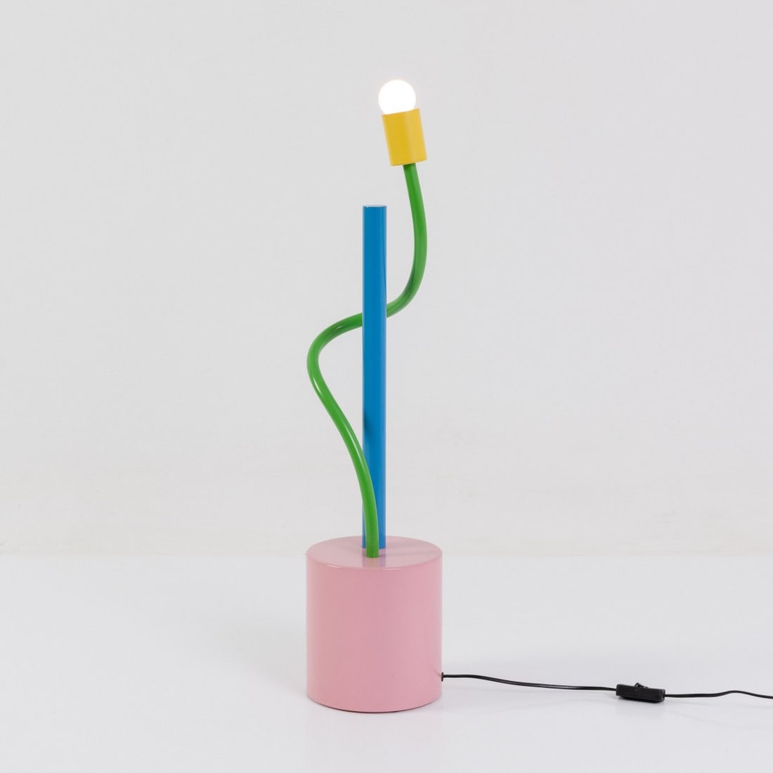 Michele De Lucchi, Table light 'Sinerpica', 1979 (design): <p>H. 77 cm, &Oslash; 17 cm. <br />Belux, Wohlen. <br />Sheet metal, metal tube, polychrome lacquer.</p><hr><p>Literature:</p><p>Sambonet,