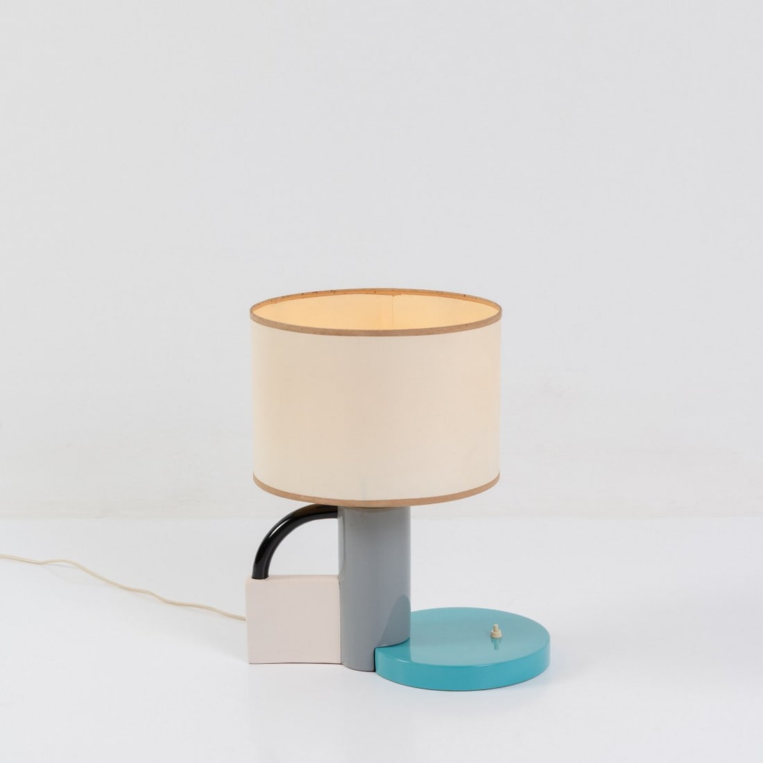 Michele De Lucchi, Table light 'Memphis', c. 1982 (design): <p>H. 44.5 x 38 x 30 cm. <br />Drimmer, Hautmont. <br />Ceramic, glazed in black, gray, turquoise and white, with a beige fabric shade. <br />Marked: Michele de Lucchi Memphis 