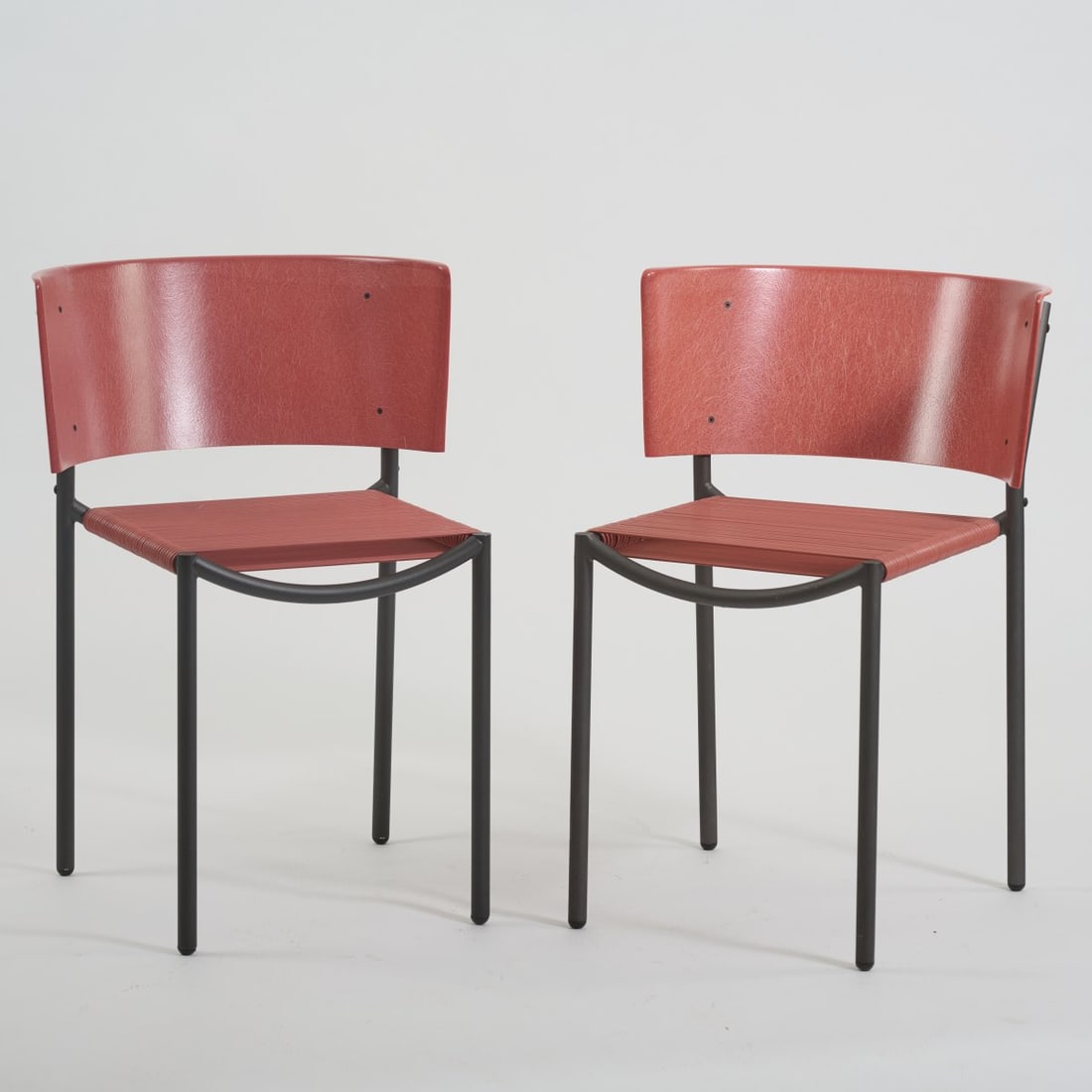 Philippe Starck, Two chairs 'Lila Hunter', 1988 (design): <p>H. 74.5 x 51.5 x 55.5 cm. <br />XO, Paris. <br />Metal tube, anodized gray, auburn, fiberglass-reinforced plastic, auburn nylon strap. </p><hr><p>Literature:<