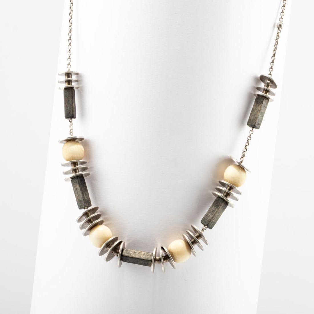 Bauhaus (attributed), Necklace, 1920s - 2