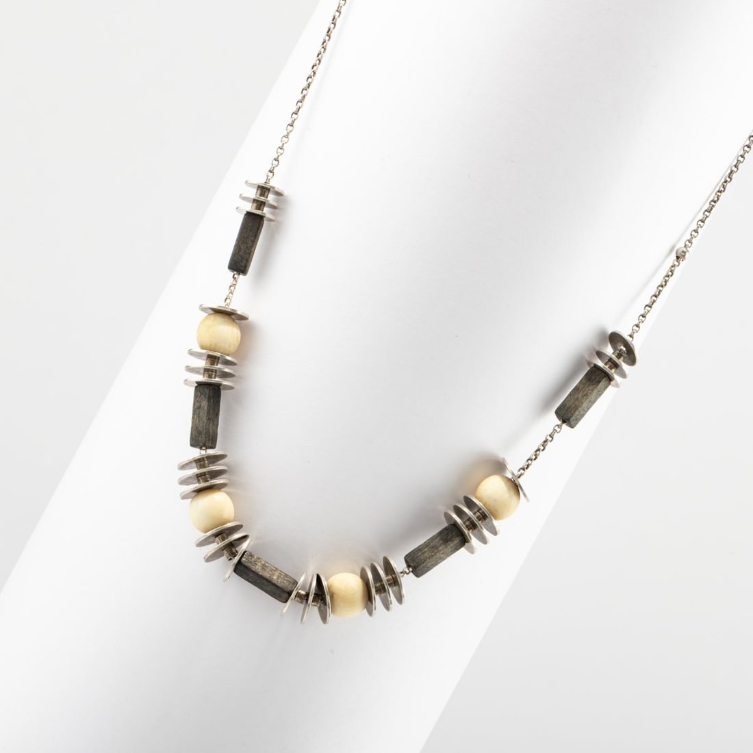 Bauhaus (attributed), Necklace, 1920s - 3