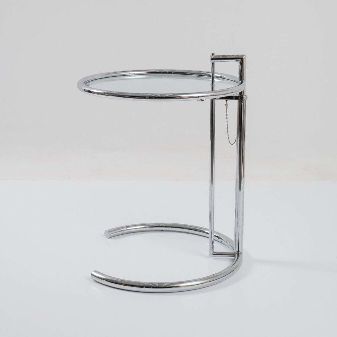 Eileen Gray , Side table 'E-1027', 1927 (design) (1 of 10)