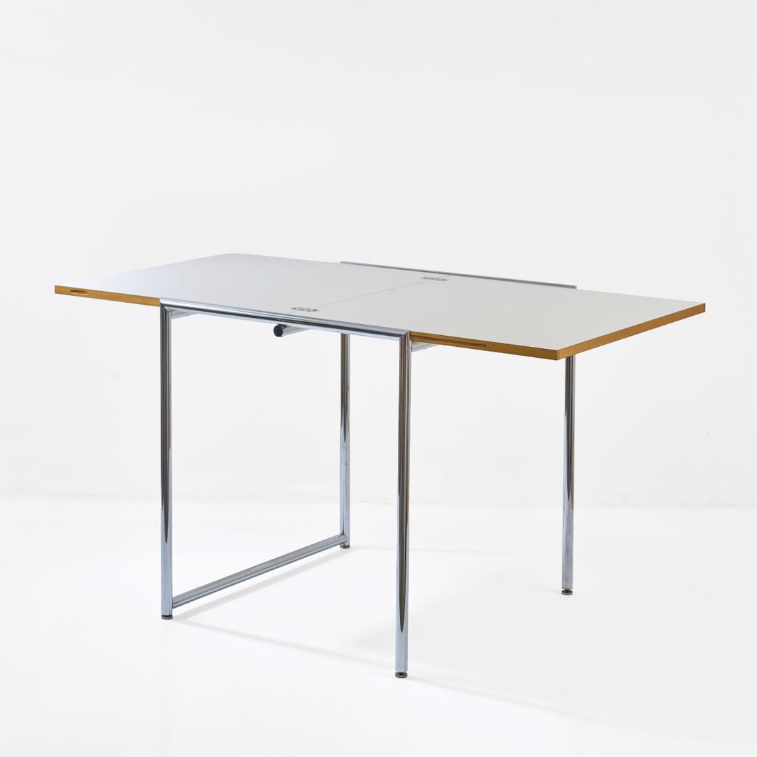 Eileen Gray , Folding table 'Jean - E 1027', 1927 (design) - 2