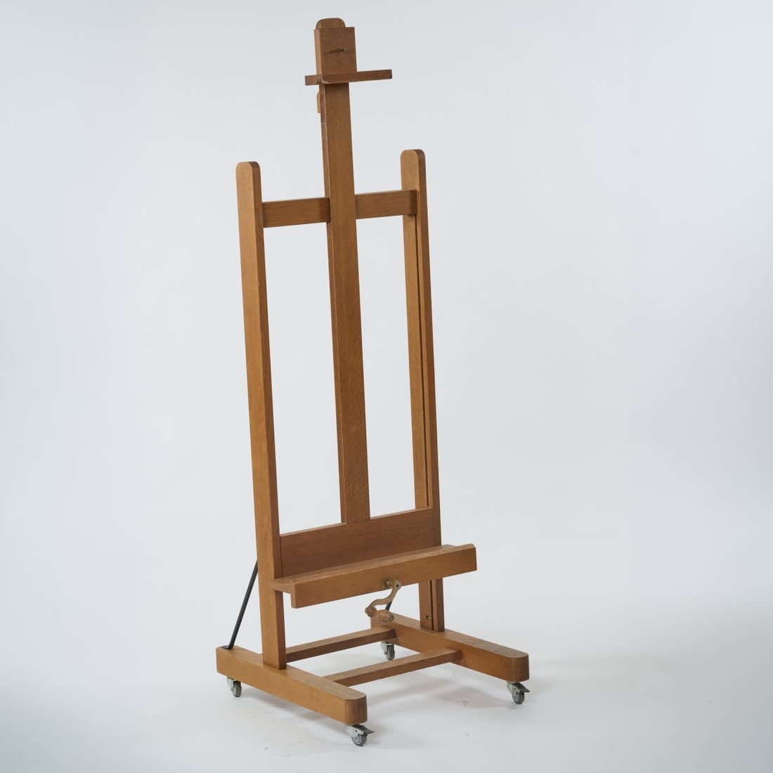 RS Beaux Arts, Paris (attributed), Easel, 1930s (design): <p>H. 182-295 x 66.5 x 71.5 cm. <br />Oak, brass, tubular metal, painted black. </p>