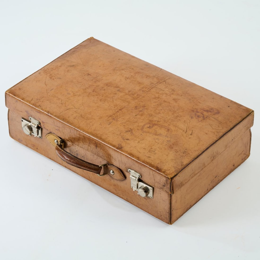 Hermès, Paris, Suitcase, c. 1900: <p>H. 13 x 45.5 x 29 cm.<br />Herm&egrave;s, Paris, c. 1900.<br />Light and dark brown leather, nickel-plated brass fittings.<br />Marked: HERM&Egrave;S PARIS, 18X