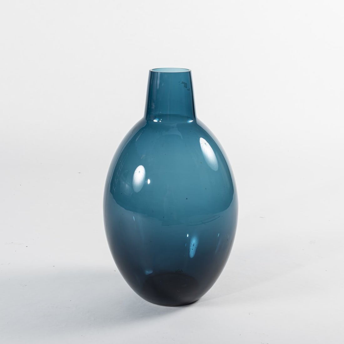 Wilhelm Braun-Feldweg, 'Kalabasse' vase, 1954/55: <p>H. 57 cm. <br />Hirschberg crystal glass factory. <br />Blue glass.</p><hr><p>Literature:</p><p>Exh. cat. Braun-Feldweg, Badisches Landesmuseum