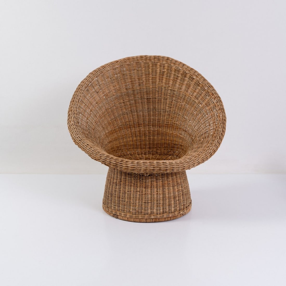 Egon Eiermann, Wicker chair 'E 10', 1949 (design): <p>H. 83 x 85,5 x 67 cm. <br />Heinrich Murmann, Johannisthal.<br />Wickerwork.</p><hr><p>Literature:</p><p>Exh. cat. Egon Eiermann. Die M&ouml;bel,