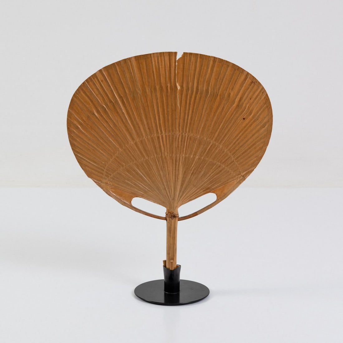 Ingo Maurer , Table light 'Uchiwa II', 1973 (design): <p>H. 53 x 44.5 x 17 cm. <br />Design M, Maurer, Ingo, Munich. <br />Bamboo cane, rice paper, metal frame, black