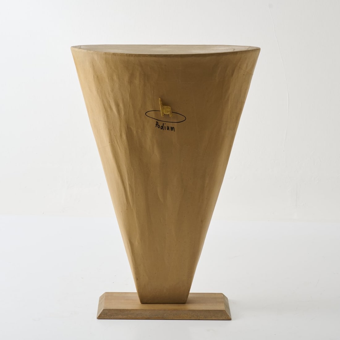 Robert Wettstein, Side table 'Podium', c. 1993 (design): <p>H. 85.5 x 60.5 x 25 cm. <br />Structure Design, Switzerland. <br />Beechwood, plywood, metal frame, parchment paper, partially gold-colored, black felt-tip pen. <br