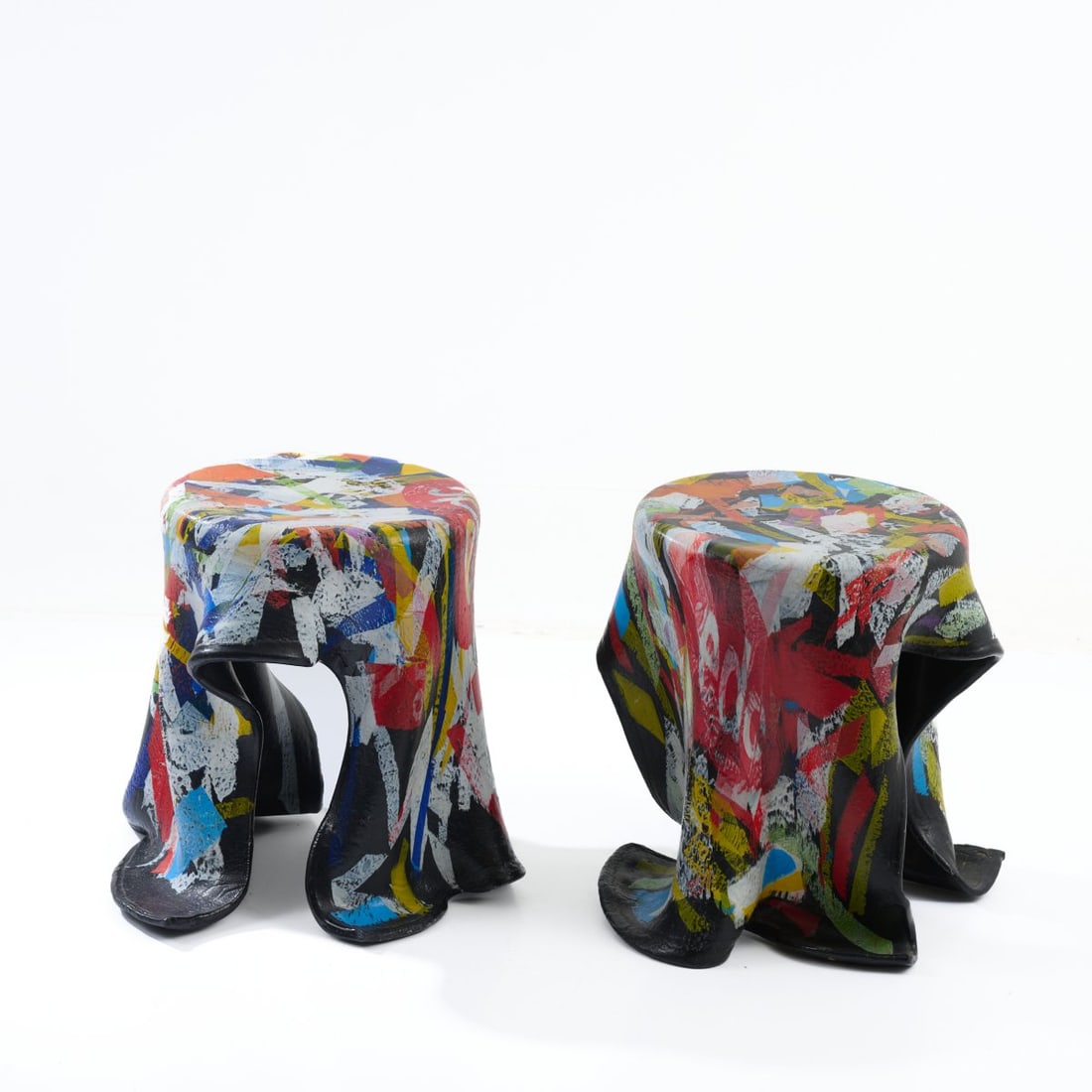Beata Bär; Hartmut Knell; Gerhard Bär, Two stools, 2000: <p>H. 45&ndash;45.5 cm, &Oslash; 36&ndash;36.5 cm. <br />B&auml;r + Knell, Bad Wimpfen. <br />Recycled plastic. <br />Marked: "KunstStoff