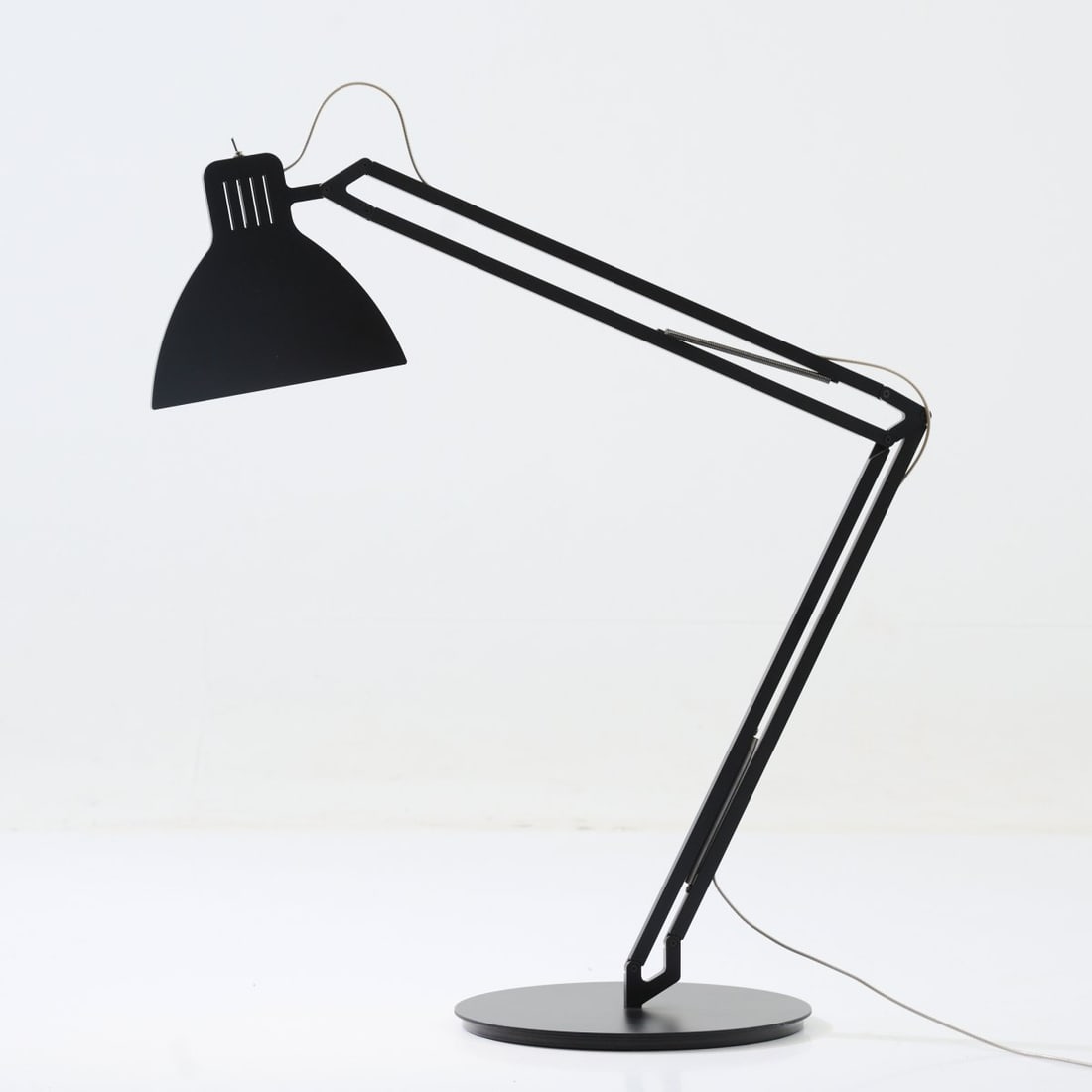 Stefan Geisbauer, Table light 'looksoflat', 2010 (design): <p>H. 68 cm (max). <br />Ingo Maurer, Munich. <br />Sheet metal, black lacquer. <br />Marked: Manufacturer's