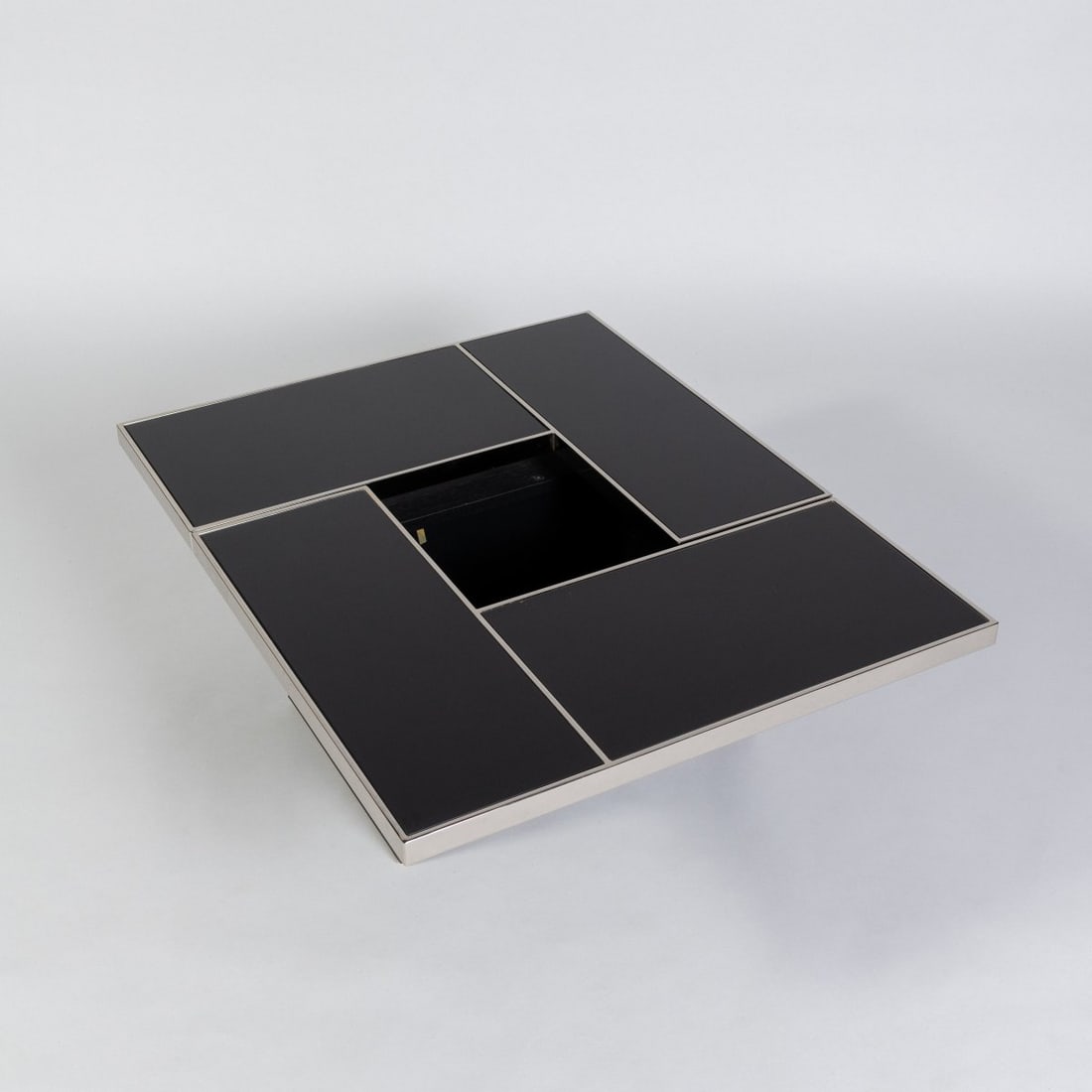 Belgo Chrom / Dewulf Selection, Deinze (attributed), Coffee table / bar table, 1970s (design): <p>H. 40 x 120 x 80 cm. <br />Belgium (attributed). <br />Wooden box construction, black lacquered, glass, black, sheet metal, chrome-plated.</p>
