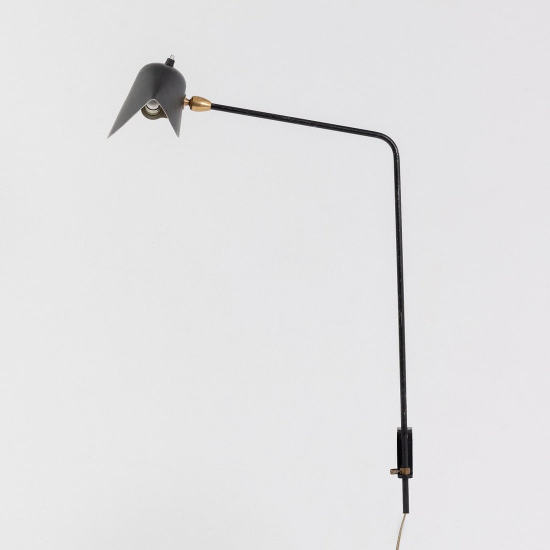 Serge Mouille , Wall light 'Applique murale à un bras pivotant', 1953 (design): <p>H. 73 x 30 x 48 cm.<br />Steph Simon, Paris. <br />Brass, brass tube, sheet metal, lacquered black, aluminum sheet, black and white