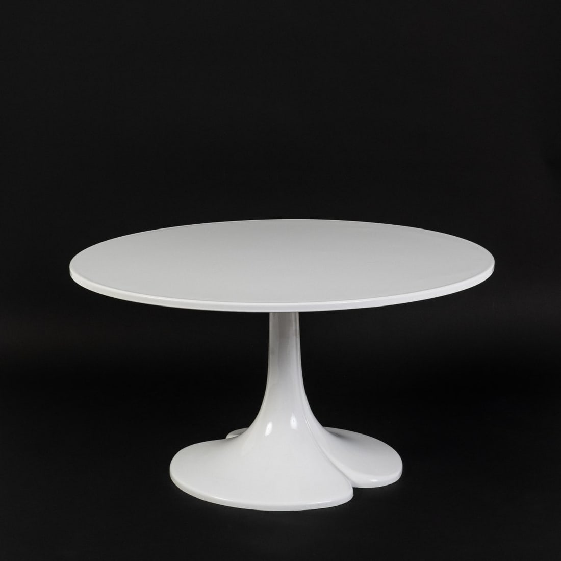 Christian Adam, Side table, 1970s (design): <p>H. 37 cm, &Oslash; 70 cm. <br />Airborne, Montreuil-sous-Bois. <br />White plastic, sheet metal, white lacquer, chipboard. <br />Marked: Product sticker.</p>