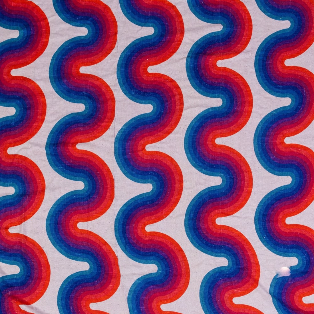 Verner Panton , Fabric 'Curve', 1969-71 (design): <p>250 x approx. 600 cm. <br />Mira-X, Suhr. <br />Linen, orange, red, purple, green and blue. <br />Marked: Manufacturer's mark (illegible).</p><hr><p>Litera