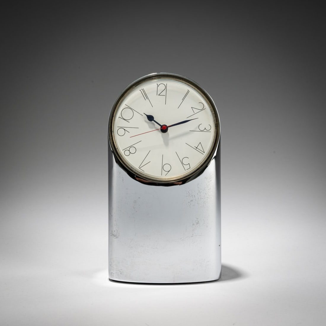 Richard Sapper, Table clock 'Tantalo', 1971 (design): <p>H. 14.5 cm. <br />Artemide, Milan. <br />Chrome-plated sheet metal, glass, white plastic. <br />Marked: Manufacturer's stamp. </p><hr><p>Literature:</p&