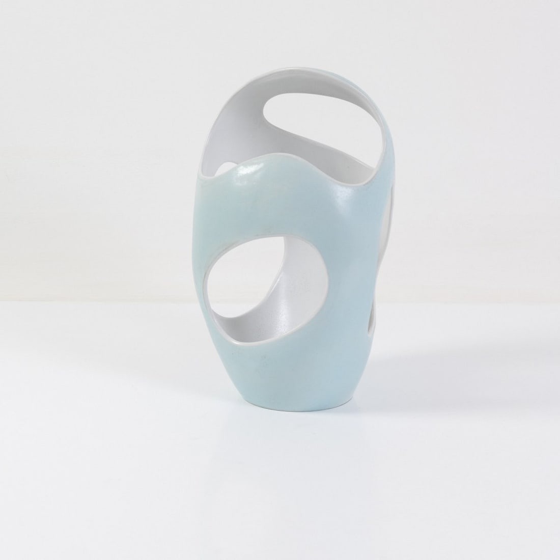 Antonia Campi, Umbrella stand 'C 33', 1949 (design): <p>H. 60 cm. <br />SCI Lavenia, Laveno. <br />Earthenware, glazed white inside, gray-blue outside. <br />Marked: Lavenia MADE IN ITALY (gray glaze stamp).</p><hr>&l