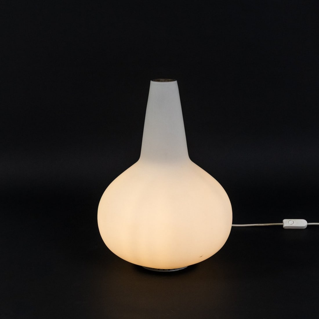 Max Ingrand, Table light '1837', c. 1958 (design): <p>H. 50 cm, &Oslash; 36.5 cm. <br />Fontana Arte, Milan. <br />Matte glass, brass tube, sheet metal, enameled white.</p><hr><p>Literature:</p><p>Cf