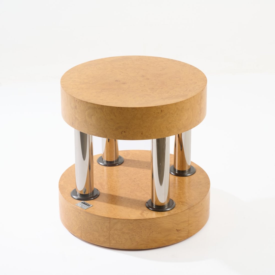 Ettore Sottsass, Side table 'Hyatt', 1984 (design): <p>H. 41 cm, &Oslash; 43 cm. <br />Memphis, Milan.<br />Wooden construction, rootwood veneer, chrome-plated tubular metal.<br />Marked: Manufacturer's plaque, MEMPHIS MILAN