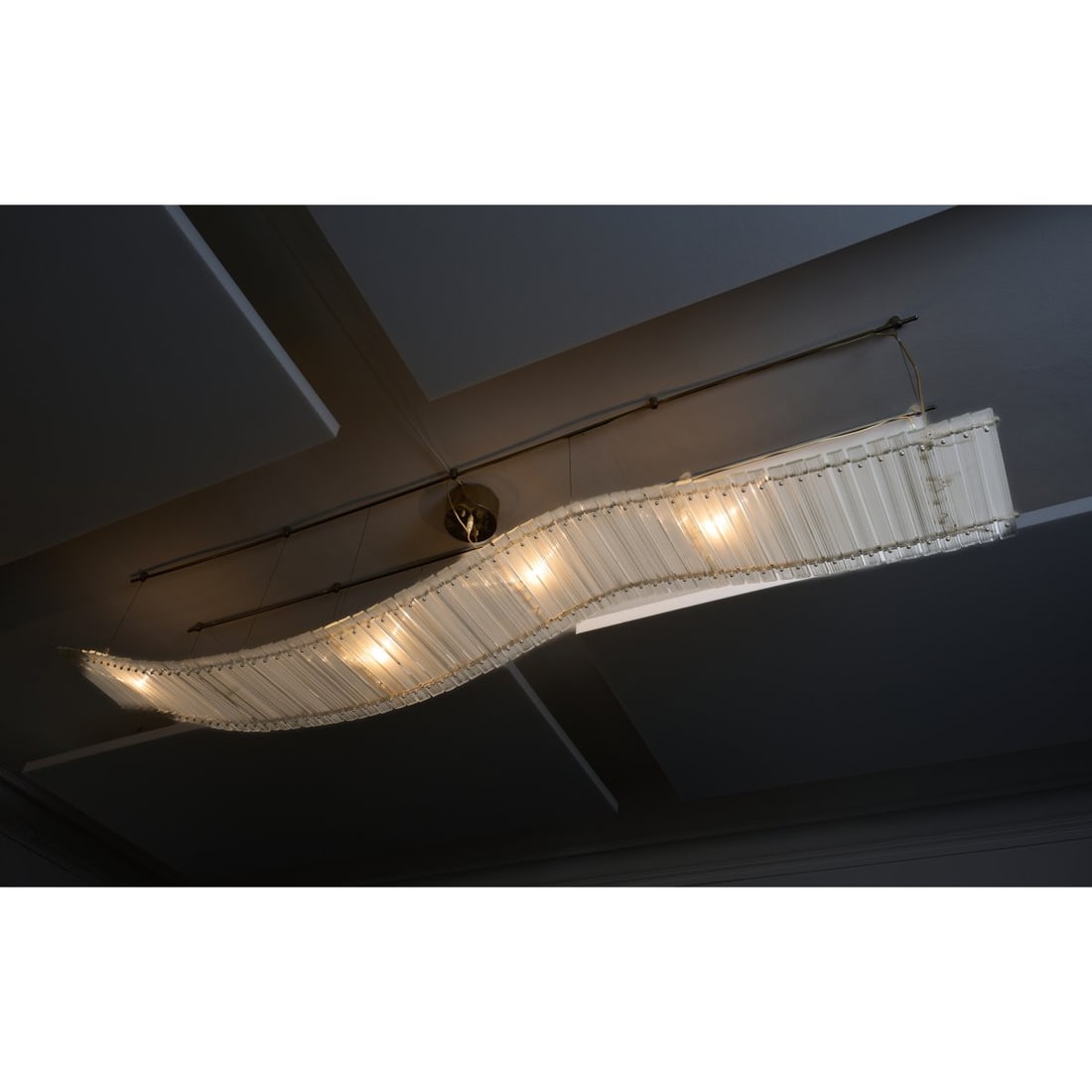 Ludovico Diaz de Santillana, Ceiling light 'Tappeto volante', 1984 (design): <p>295 x 40 cm. <br />Venini, Murano, 1989. <br />Colorless, slightly matte glass, metal spheres, metal rods, steel cables.</p><hr><p>Literature:</p><p>