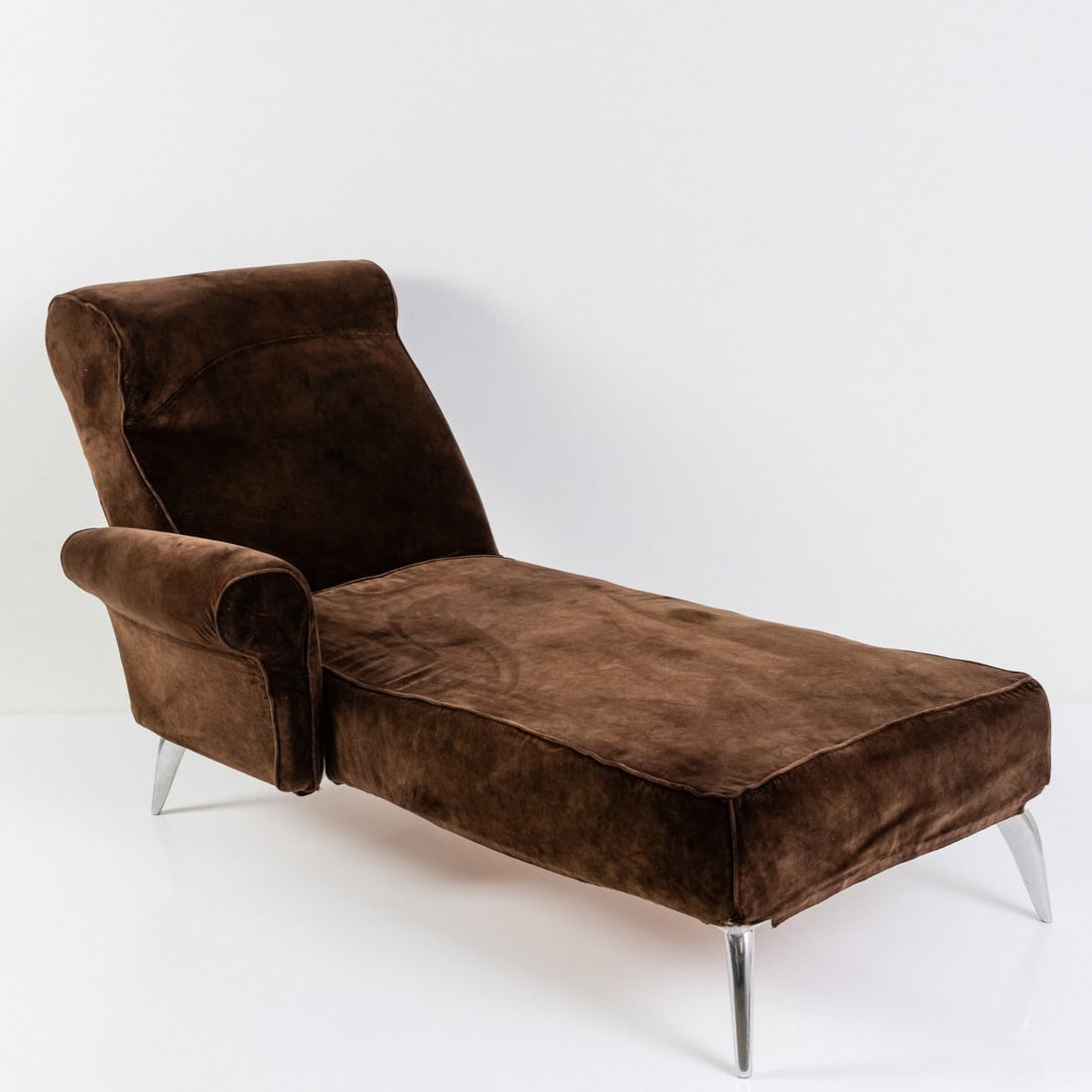 Philippe Starck , Recamiere 'Royalton', 1988 (design): <p>H. 93 x 164 x 89 cm. <br />Driade Aleph, Corsico. <br />Wood and metal construction, cast aluminum, brown textile cover.</p><hr><p>Literature:</p><p>