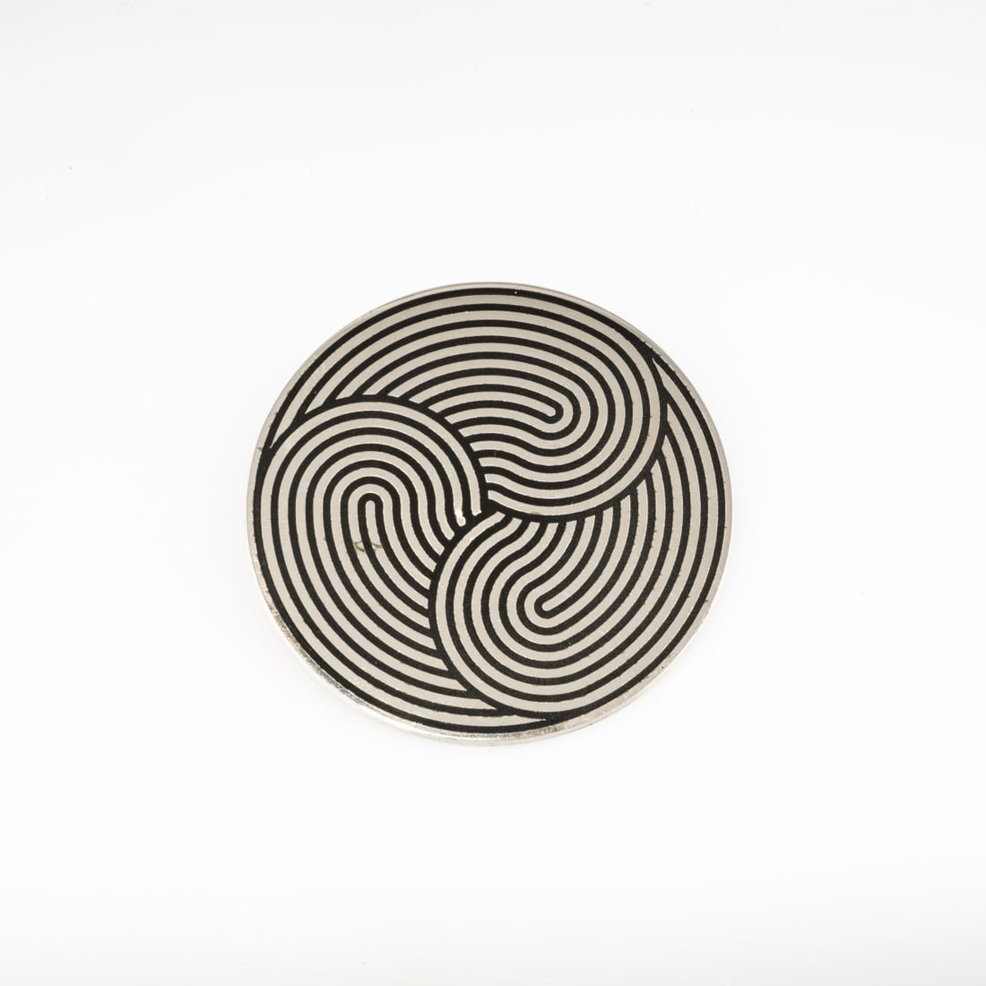 Marina Apollonio (1940 Trieste - lives and works in Padua), Brooch, 1966: <p>Sterling silver (925), black enamel. <br />41.36 grams. Diameter 64 mm. <br />Number 5 of 12. <br />Signed: M. Apollonio, 5/12.</p>