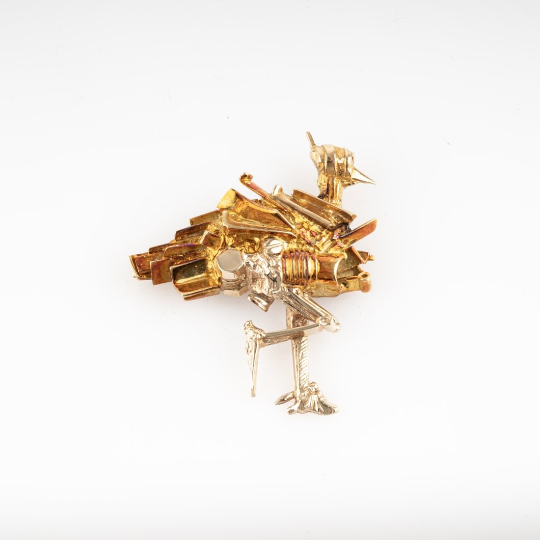 César Baldaccini (César) (1921 Marseille - 1998 Paris ), Brooch 'Poule', c. 1990: <p>18k yellow and white gold (750). <br />18.53 grams. 53 x 45 mm. <br />Number I of IV EA (artist's proofs) and 8 copies. <br />Stamped: C&eacute;sar, EA1/4, workshop