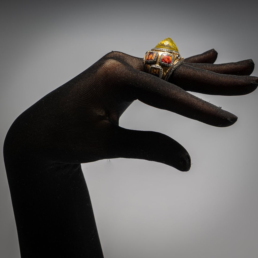 Sevan Biçakçi (1965), Ring with devotional images, 2005 - 9