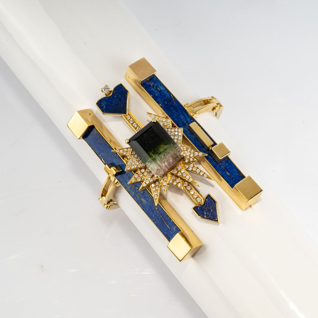 Maurizio Fusari (1964 Lodi - lives and works ibid), Unique bracelet, 1980s: <p>18k yellow gold (750), watermelon tourmaline in an emerald setting (26.05 ct., calculated weight), lapis lazuli inlays, 112 brilliant-cut diamonds (approx. 1.10 ct., calculated weight). <b