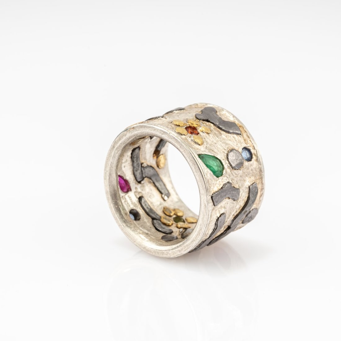 Peter Hassenpflug (1932 Wuppertal - lives in Dusseldorf), Ring 'Hallo Frühling (Hello Spring)',: <p>Silver, tantalum, fine gold, emerald, sapphire, ruby, and garnet in various cuts. <br />33.18 grams. Ring size 61.5. <br />Signed: artist's mark, 2021.</p>