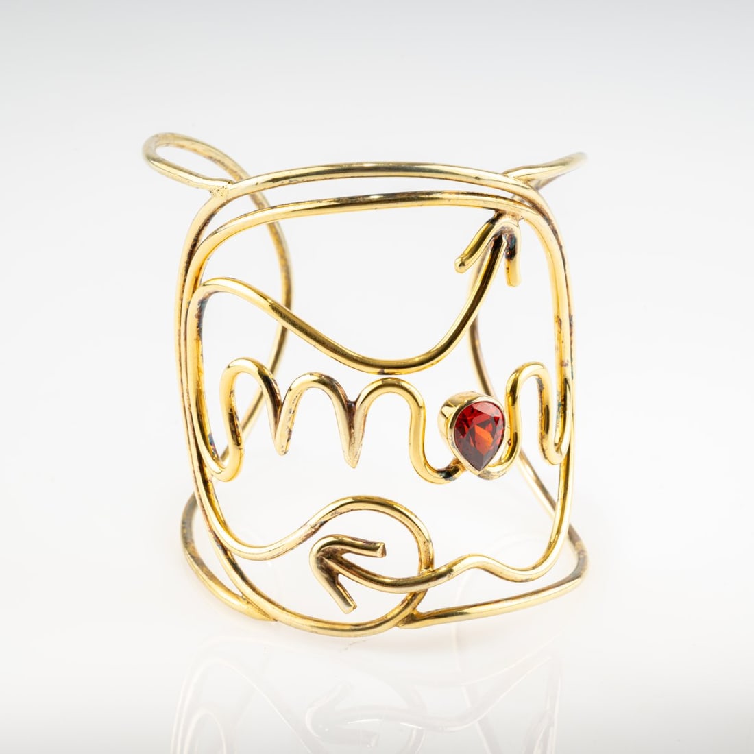 Marco Nereo Rotelli (1955 Venice - lives and works between Milan and Paris), Bracelet 'Mer', 2014: <p>Sterling silver (925), gilt, synthetic teardrop-cut ruby. <br />60.26 grams. Width 77 mm. <br />XIX of XXX PA (Prova d'Artista) and 100 pieces. <br />Stamped: 925, workshop 
