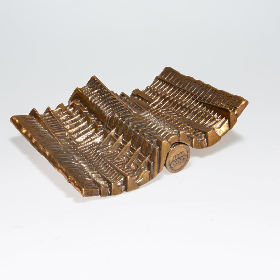 Arnaldo Pomodoro (1926 Morciano di Romagna - 2025 Milan), Anhänger 'Rilievo ondulato per CIGO', (1 of 3)