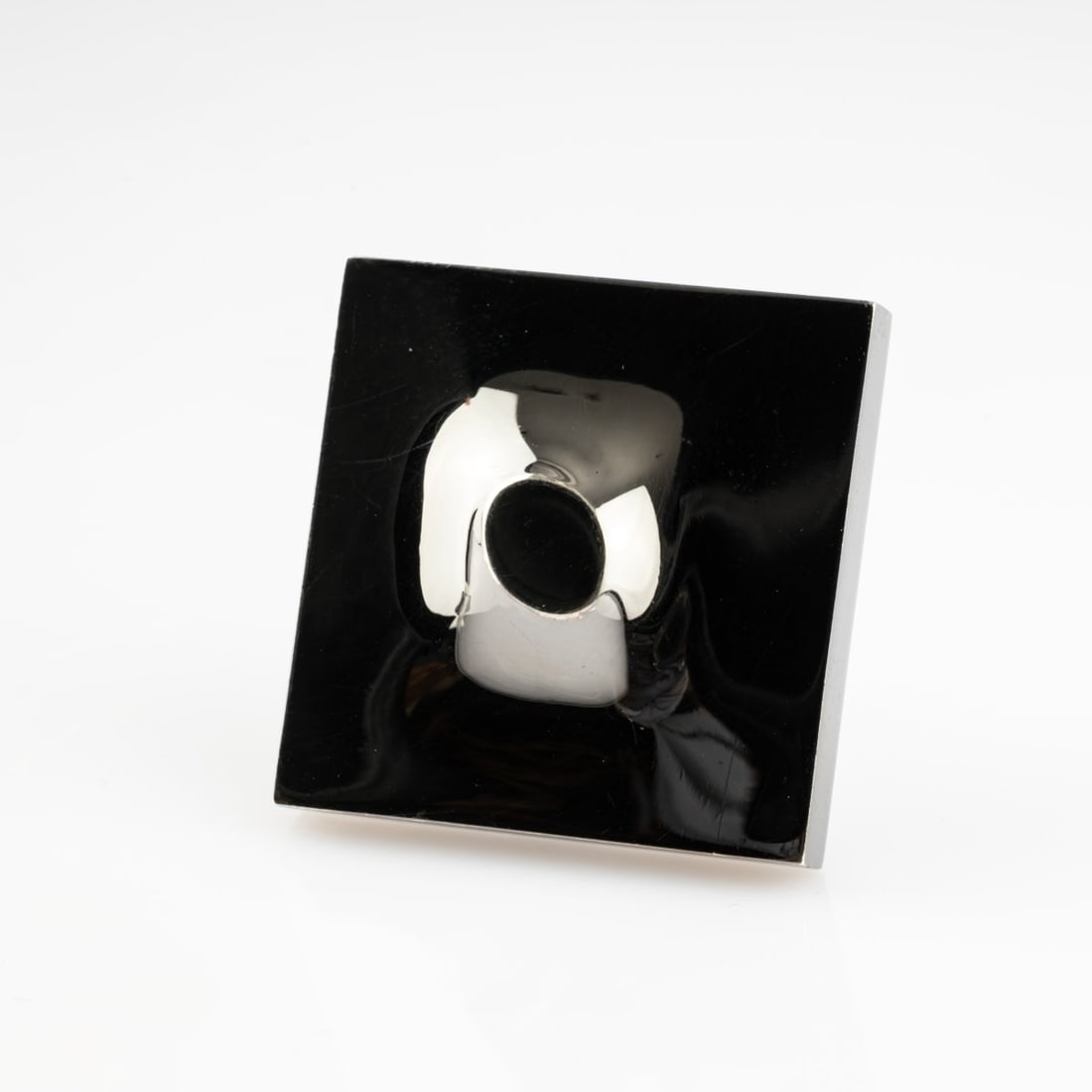Turi Simeti (1929 - 2021), Ring 'Square', 2012: <p>Blackened sterling silver (925). <br />35.71 grams. Top 37 &times; 37 mm, ring size 55. <br />Number IV of IV PA (Prova d'artista) and 8 pieces. <br />Stamped: 925, Sime